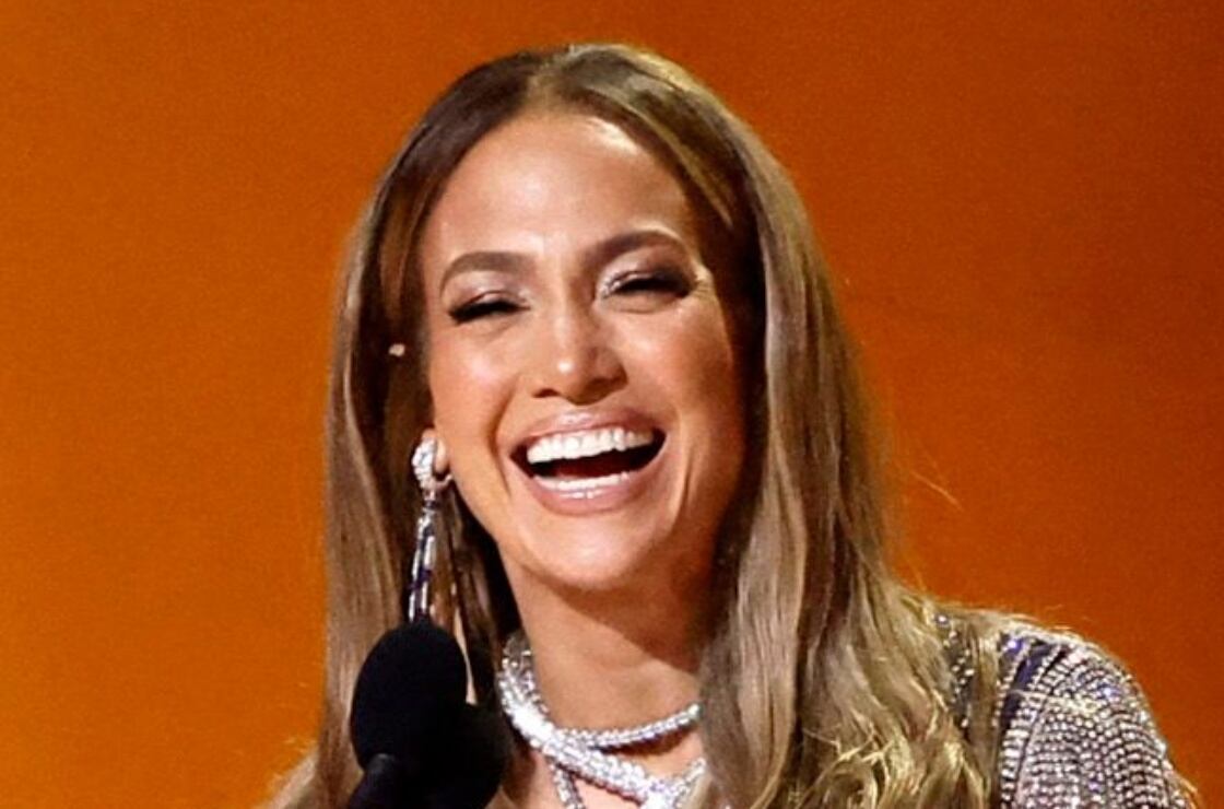 El impresionante vestido de Jennifer Lopez en los Grammy 2023