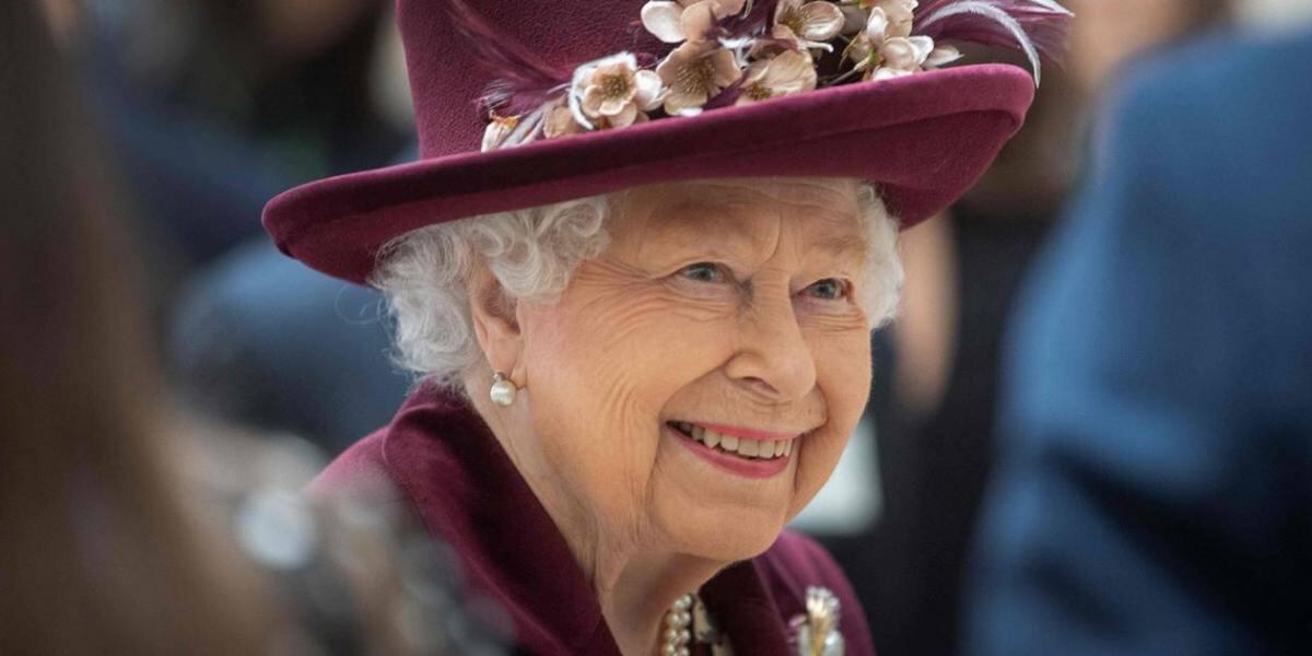 La reina Isabel II brinda discurso histórico y el mundo aclama su mensaje 