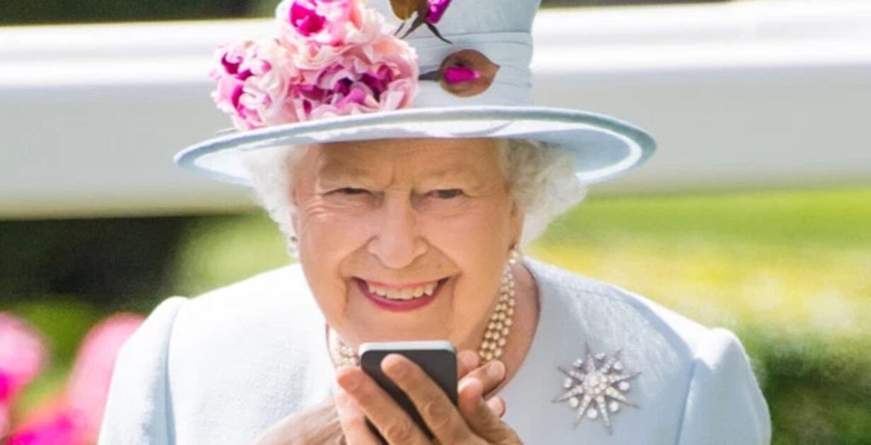 La reina Isabel II busca jefe digital en LinkedIn  