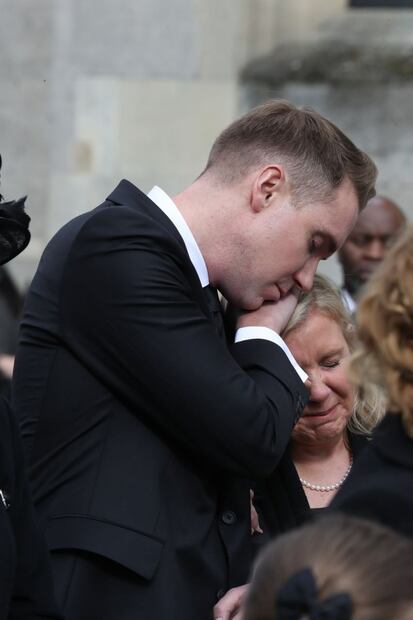 Dan último adiós a Stephen Hawking en Cambridge