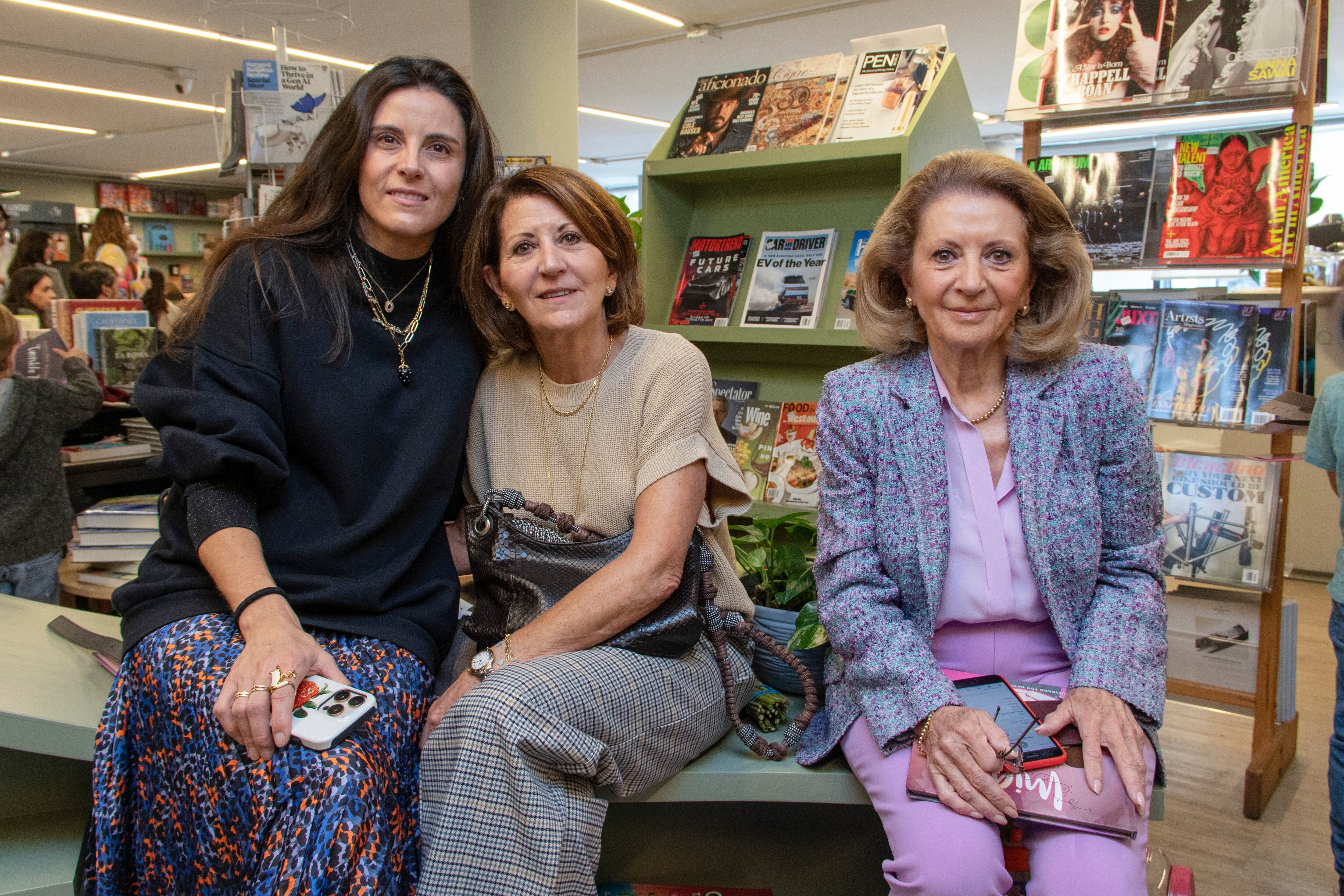 Rocío Durán con Rocío y Pilar de la Fuente. (Foto: Angélica Chema)