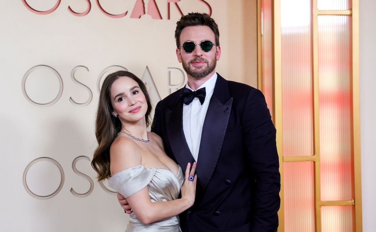 Alba Baptista y Chris Evans / Foto: EFE