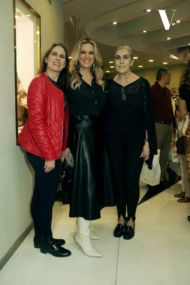 Rebecca de Alba en su venta anual en apoyo a pacientes con cáncer