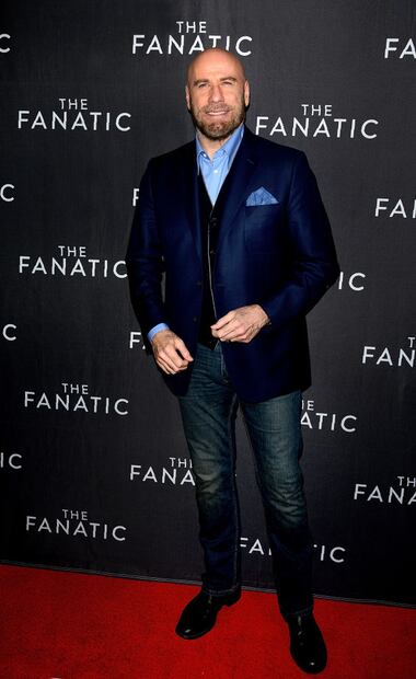 John Travolta impacta con su calvicie 