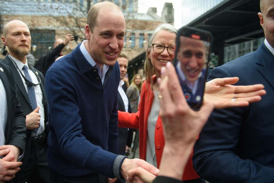 El príncipe William visita Polonia, platica con refugiados de Ucrania y cena en restaurante LGBT como muestra de apoyo