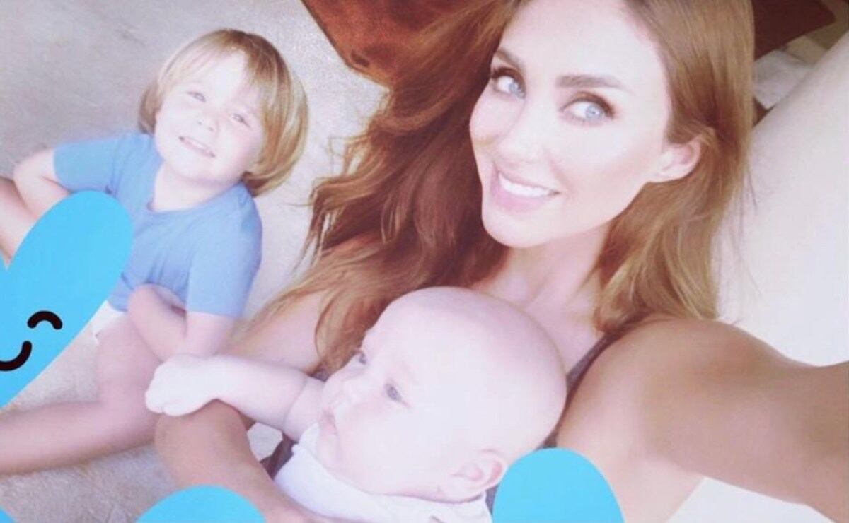 (Instagram: anahi)