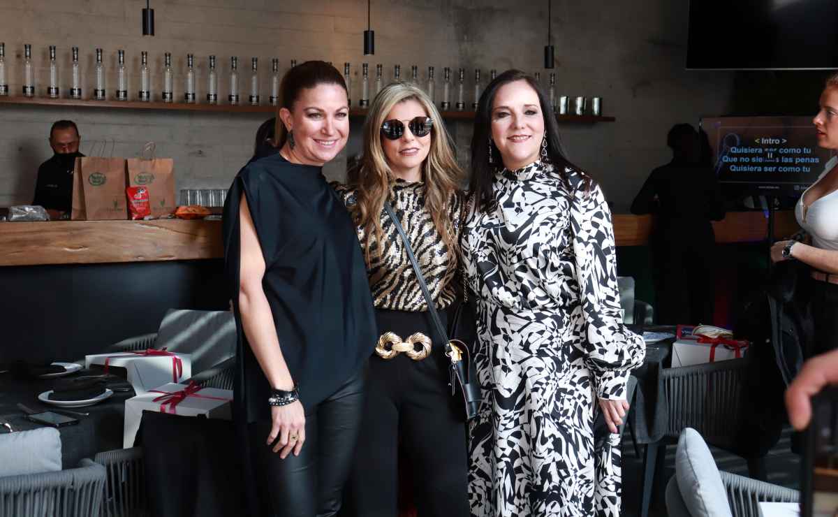 Mercedes y Pilar Palomar festejan el éxito de Lady Multitask 