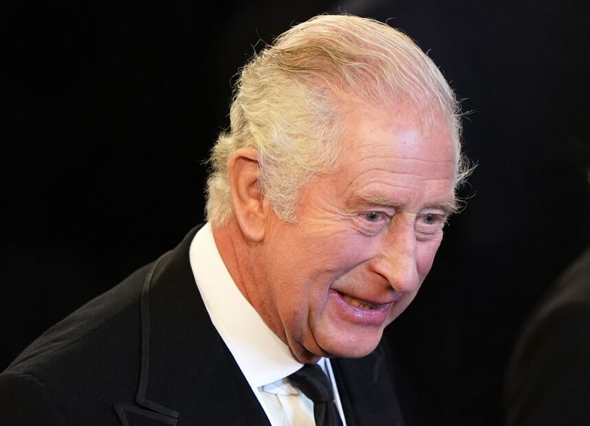 Hábitos del rey Carlos III: nunca almuerza y trabaja hasta la medianoche