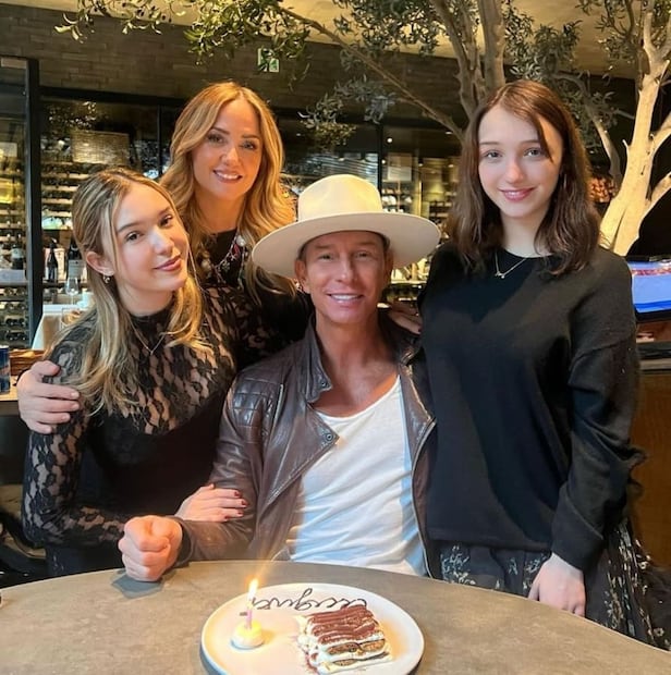 Erik Rubín y Andrea Legarreta con sus hijas Mía y Nina / Instagram