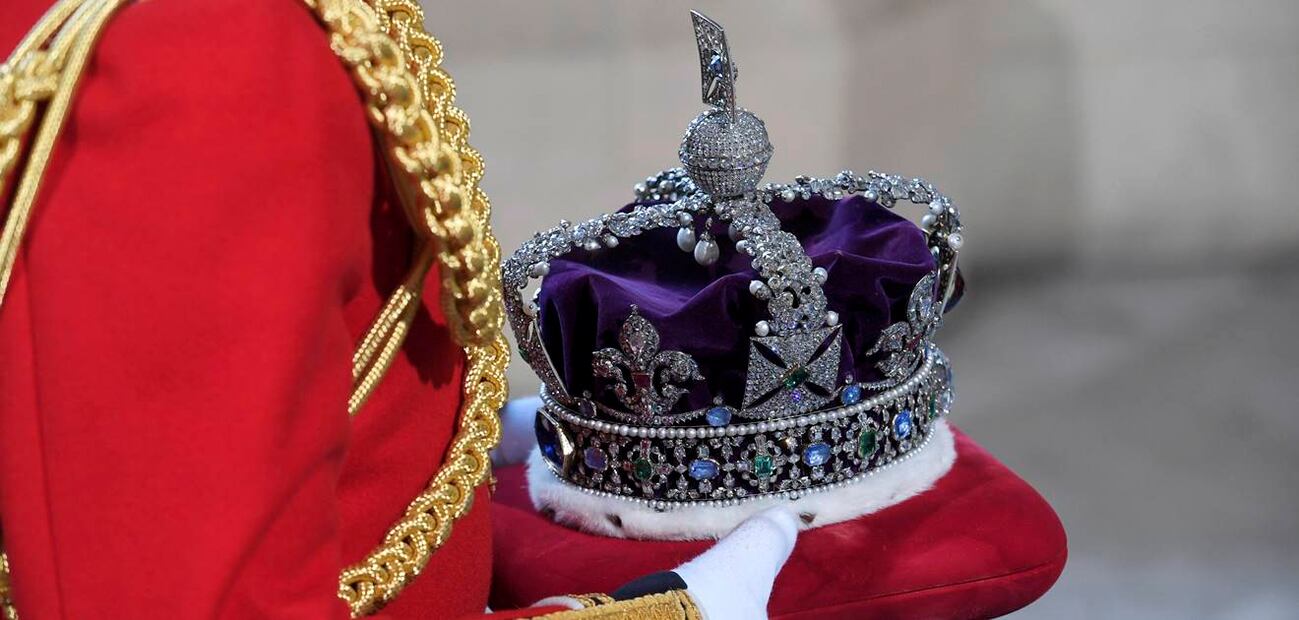 La reina Isabel lista para abandonar la corona en 18 meses y ceder el trono al príncipe Carlos 