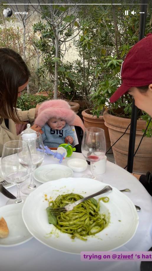 Emily Ratajkowski presenta por primera vez a baby Sylvester ¡es hermoso!