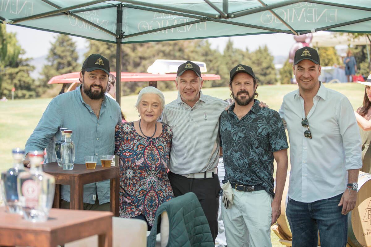 Íñigo Basauri, Frances Hutanus, Luis Felipe Cueva, Esteban Rivero y Sebastián González. (Foto: Edgar Silva Fuentes S.)