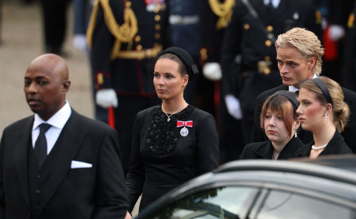 Durek Verret, la princesa Ingrid Alexandra, Maud Behn, Emma Behn y Marius Borg Hoiby. (Foto: AFP)