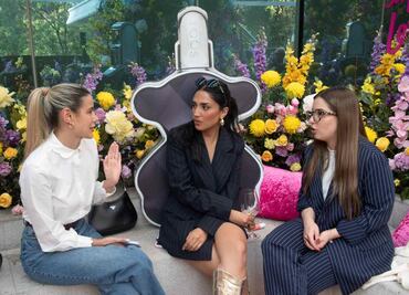Trendsetters reciben la primavera entre flores y las nuevas fragancias de Tous