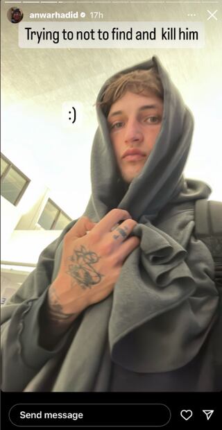 La selfie que compartió Anwar Hadid, ex de Dua Lipa / Instagram: @anwarhadid
