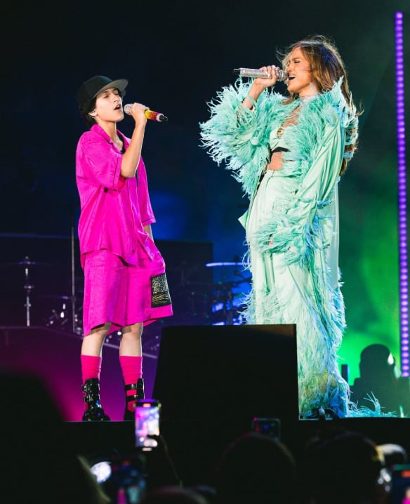Jennifer Lopez y su hija Emme durante una presentación en Los Ángeles / Foto: X
