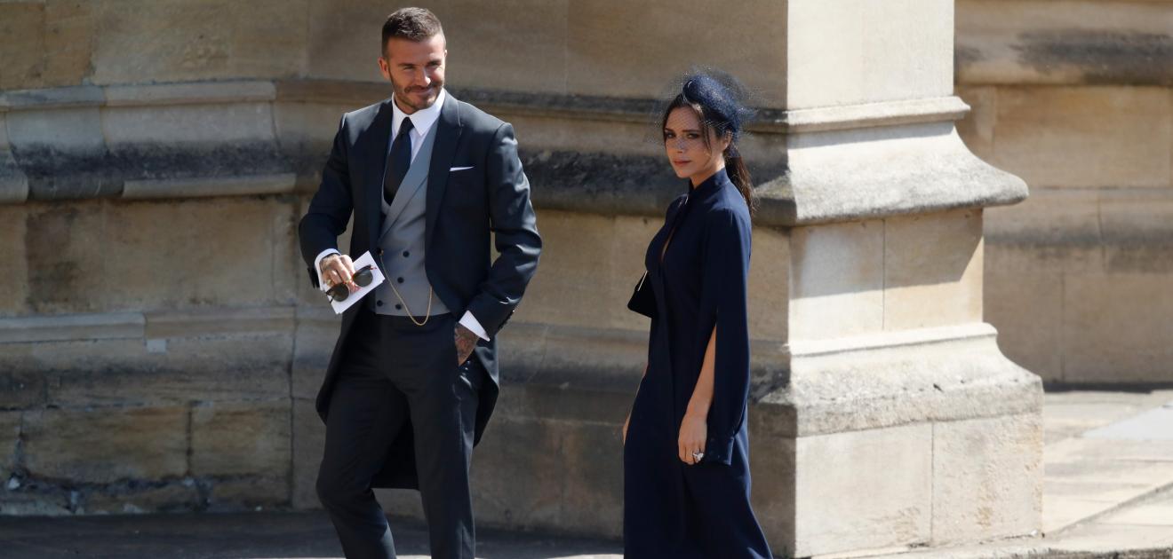 David y Victoria Beckham donan su atuendo 'real' a beneficio de fundación 