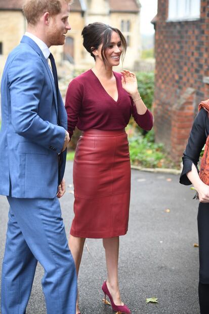 Meghan Markle chic y glamurosa con la falda que la reina Letizia ya lució 