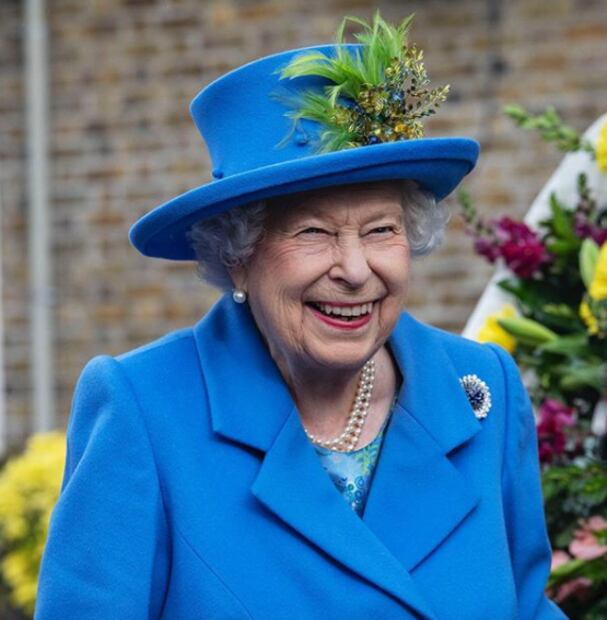 La reina Isabel II busca asistente personal en Linkedin