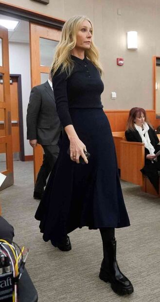 El look de Gwyneth Paltrow con botas chunky de Celine en el día 4 de juicio