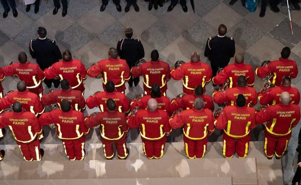 Bomberos en el homenaje de la reapertura de Notre Dame / Foto: Instagram