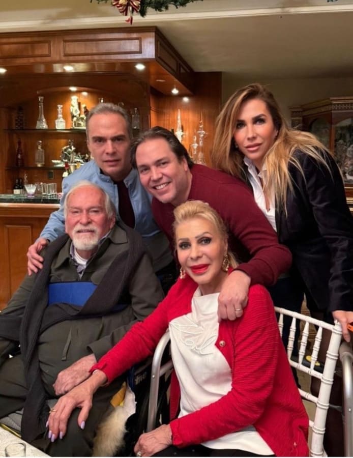 Gustavo Díaz Ordaz Borja y Eugenia Castañón con sus hijos Gustavo, Gerardo y Eugenia / Foto: Instagram