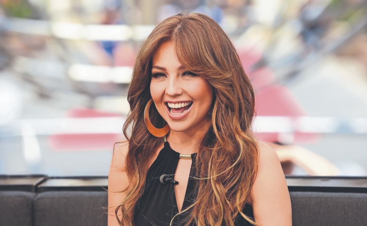 Thalía cumple 50 años y lo celebra con atractivas fotos llenas de color