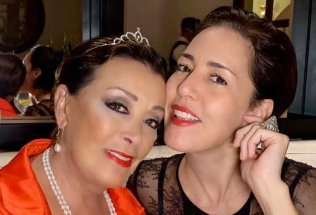 Sylvia Pasquel reaparece muy elegante y recuperada con Stephanie Salas