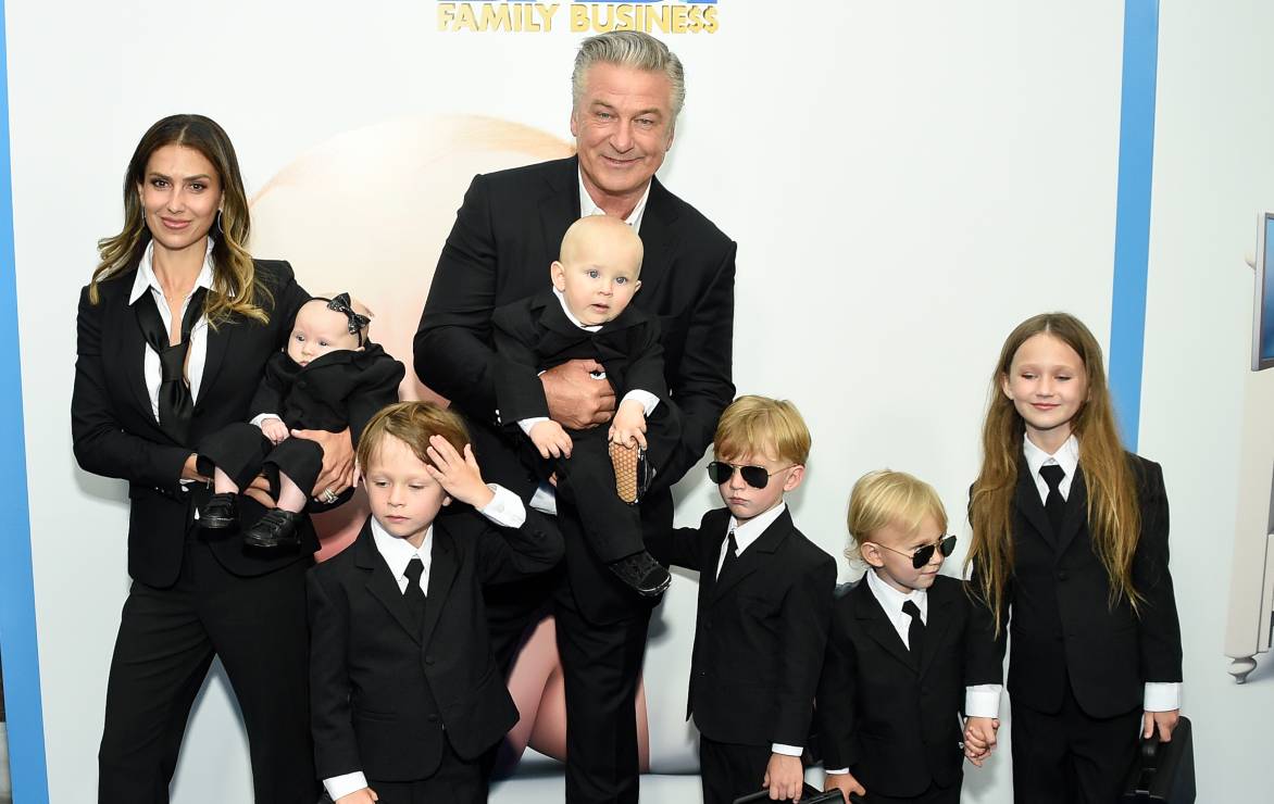 El regreso de Alec Baldwin a la alfombra roja acompañado de sus 6 hijos