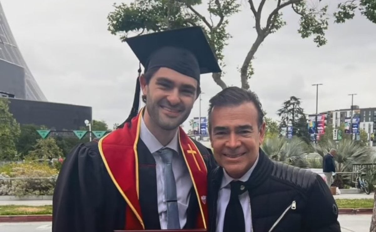 Antonio Mauri y Carla Alemán Magnani celebran la graduación de su hijo Toño