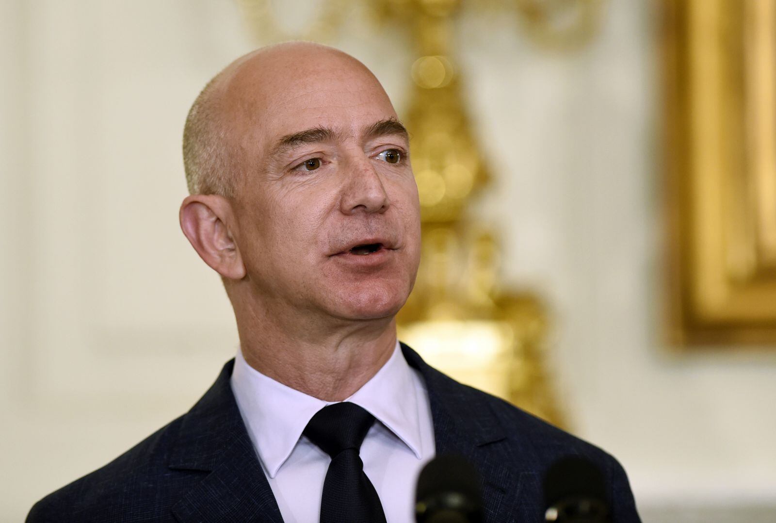 Elon Musk se 'burla' de Jeff Bezos en Twitter 