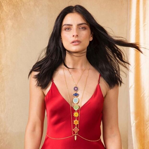 Aislinn Derbez comparte divertido video sobre las rutinas de Bárbara de Regil 