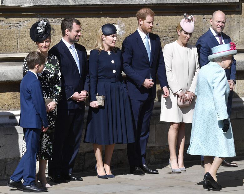 El príncipe Harry, distanciado de su hermano el príncipe William en la misa de Pascua 