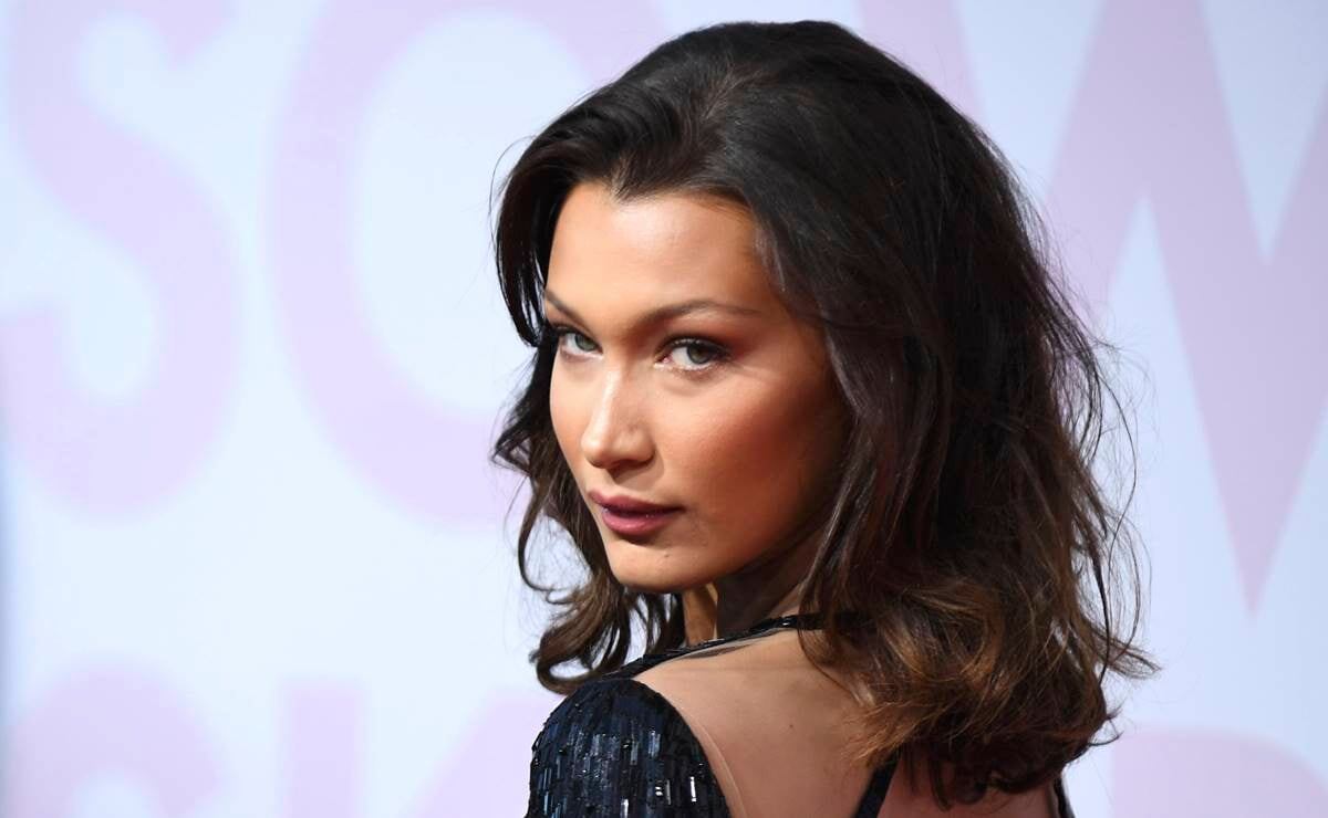 Bella Hadid comparte doloroso momento de lucha contra su enfermedad