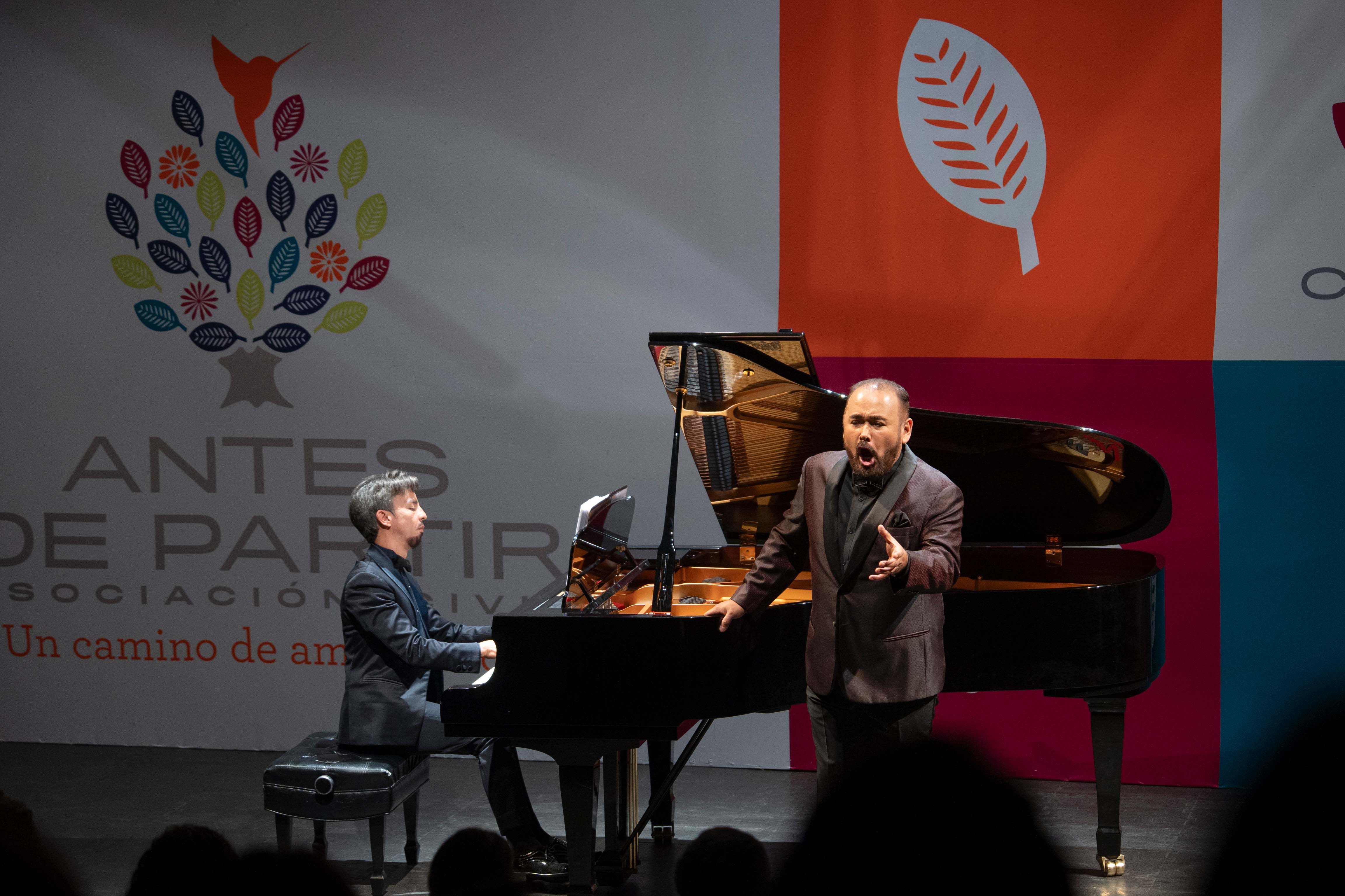 Ángel Rodríguez y Javier Camarena. (Foto: Héctor Arjona)