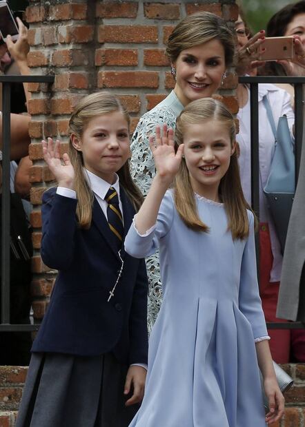 Acusan a Juan Carlos I de España de poner en riesgo el futuro de Leonor de Borbón