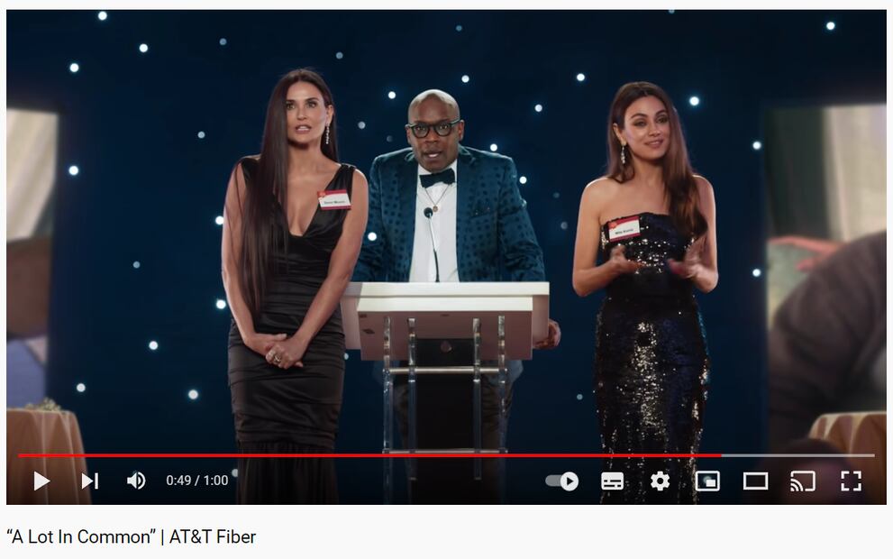 VIDEO: Demi Moore y Mila Kunis, juntas en divertido comercial. "Tenemos mucho en común"