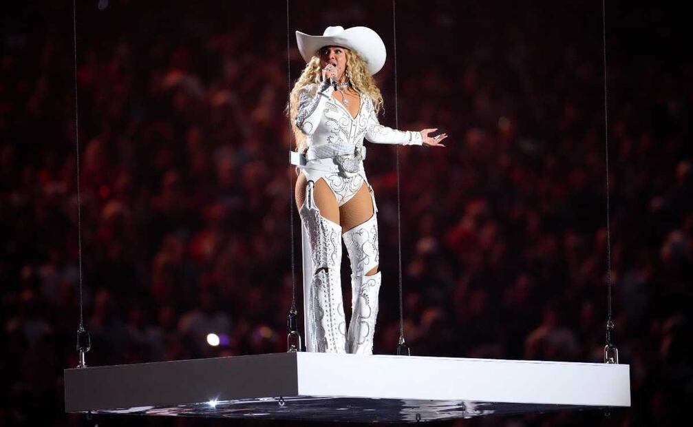 Beyonce durante su presentación del show de medio tiempo del partido entre Baltimore Ravens y los Houston Texans en el NRG Stadium / Foto: AP