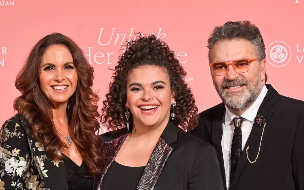 Lucerito Mijares con Manuel Mijares y Lucero, sus papás / Foto: Getty Images
