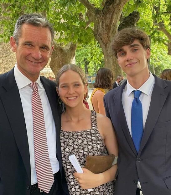 Iñaki Urdangarin con sus hijos Pablo e Irena, primos de Leonor de Borbón / Instagram