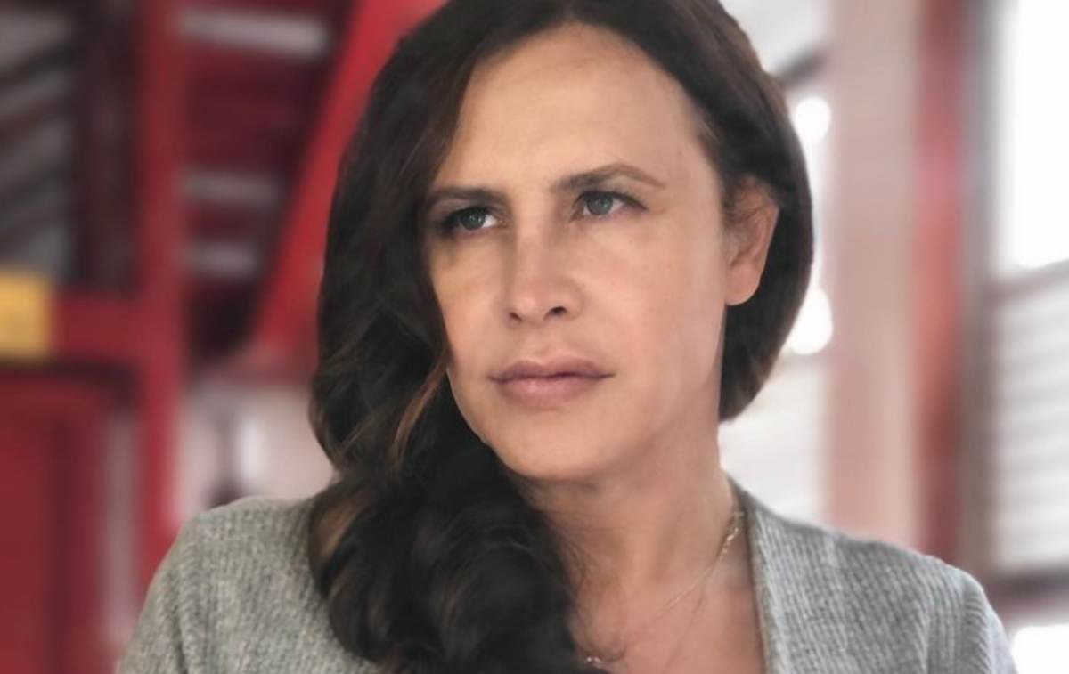 Karla Sofía Gascón posa orgullosa en bikini