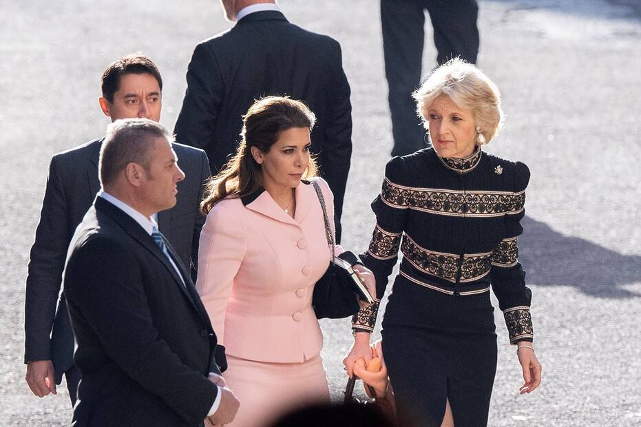Sin la presencia del jeque Mohammed bin Rashid, la princesa Haya acude al segundo día de audiencia
