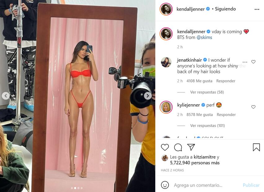 Kendall Jenner arrebata suspiros con minúsculo bikini rojo 
