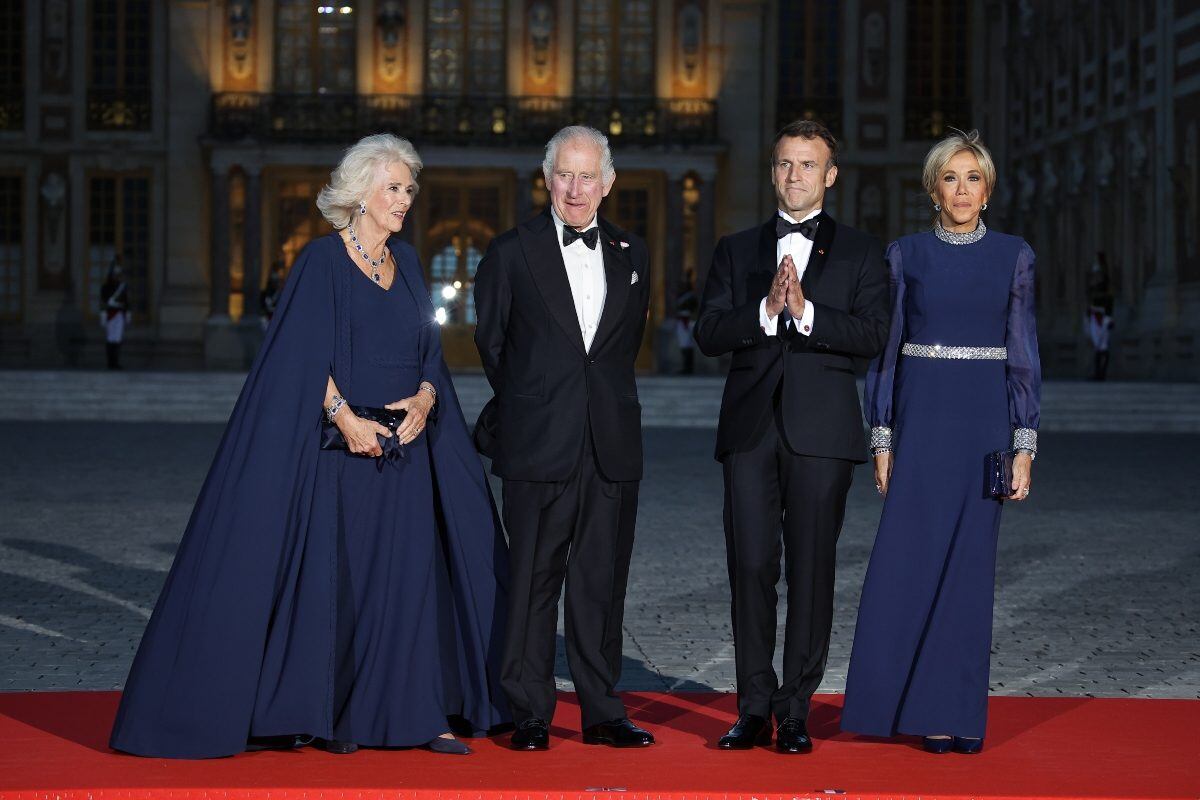 Brigitte y Emmanuel Macron junto a los reyes Carlos III y Camila (Foto: EFE)