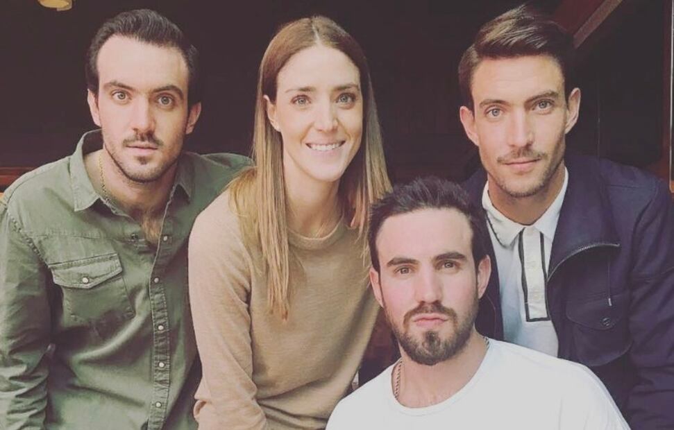 Pablo Bernot junto a sus hermanos, Francisco, Diego y Lorenza Bernot / Instagram: @francisco_bk