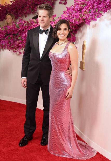 America Ferrera y Ryan Piers Williams en los premios Oscar 2024 / AFP