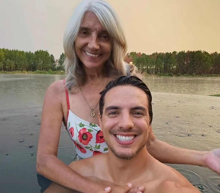 Vadhir Derbez junto a Silvana Prince, su mamá / Foto: Instagram - @vadhird