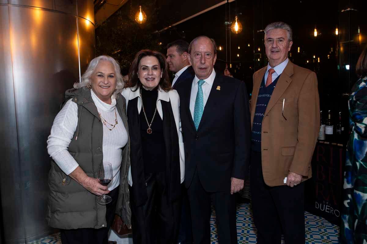 Maricarmen Rodríguez, Aimée y César Balsa y Alejandro Rodríguez. (Foto: Esteban Torreblanca)