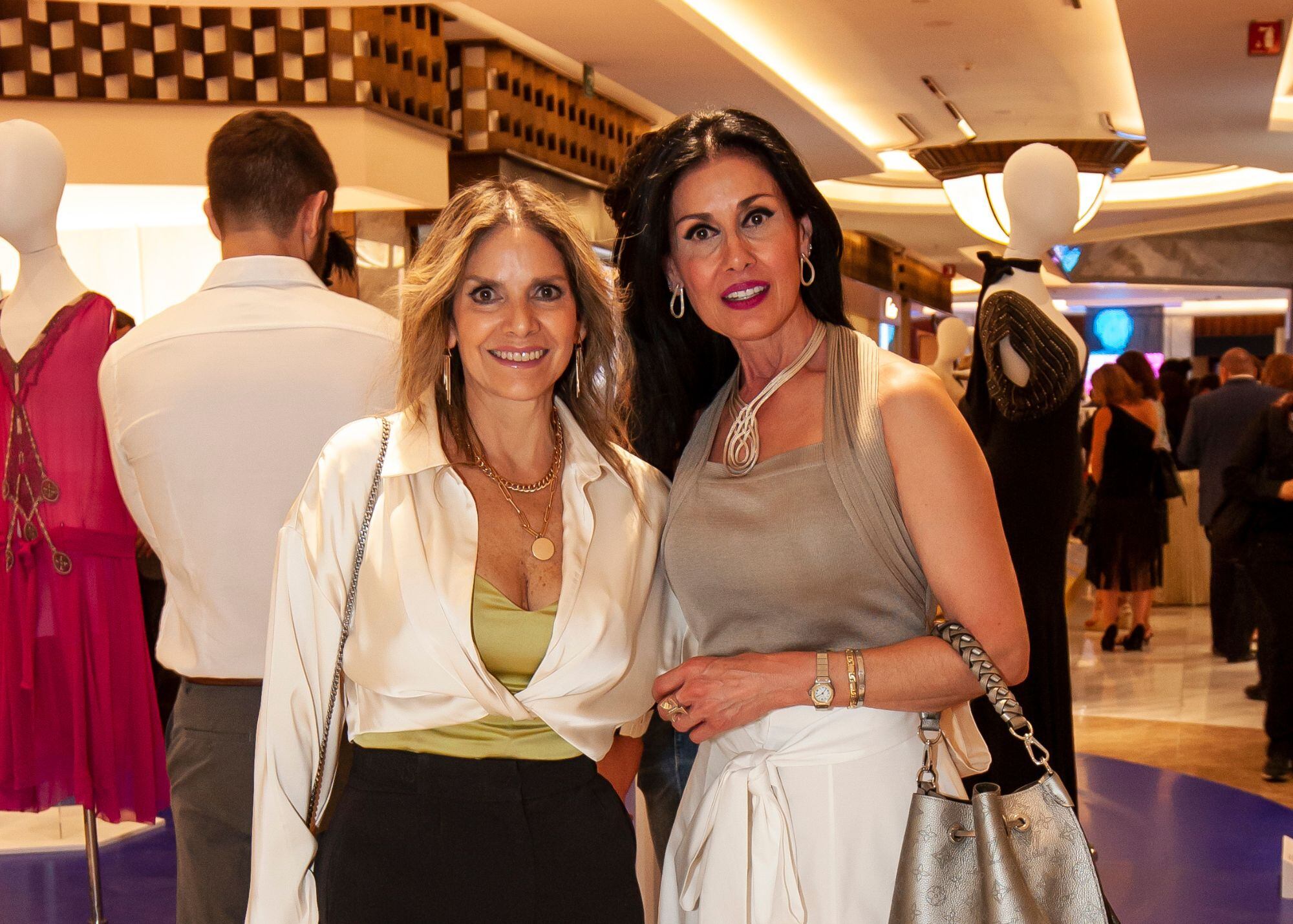 Blanca Estopier y Viole Abraham. (Foto: Esteban Torreblanca para VIP)