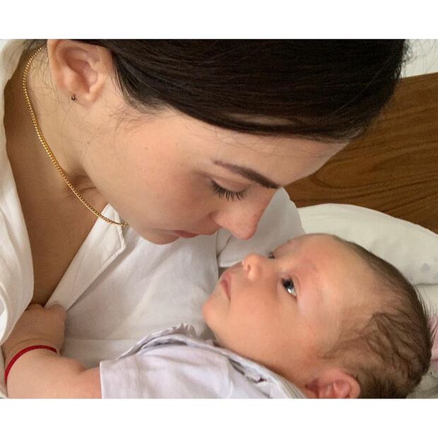 Zuria Vega, a un mes de haber dado a luz, luce figura de infarto 